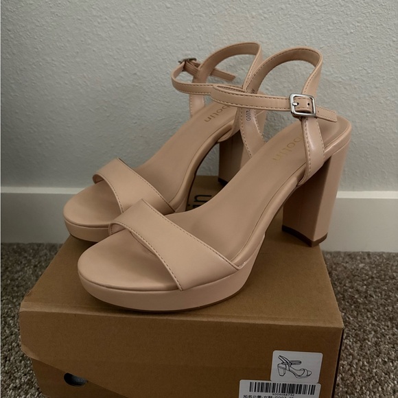 Dobolin Tan Heels with Chunky Block Heel Wide size 8 - Picture 3 of 10